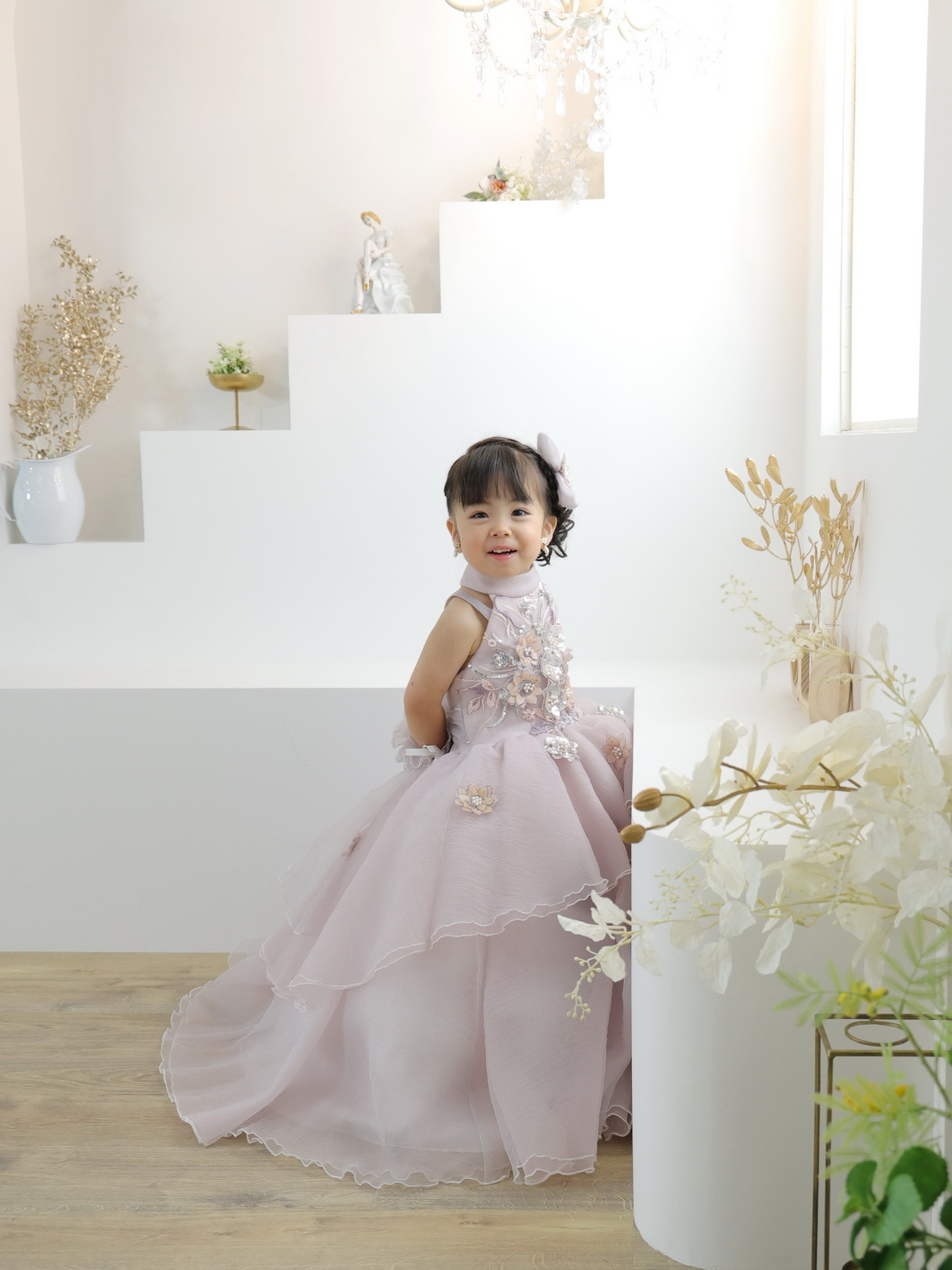 3才七五三写真/赤の着物の7才女の子