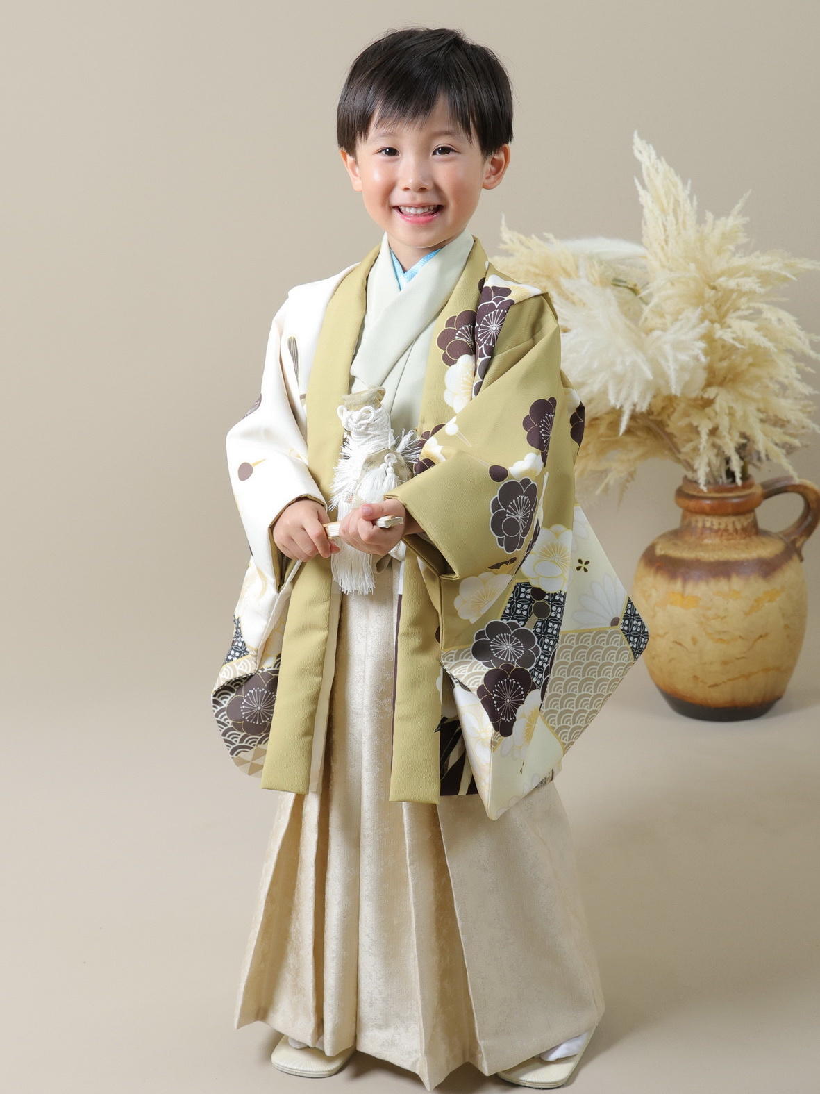 七五三写真/紫絞り着物の7才女の子