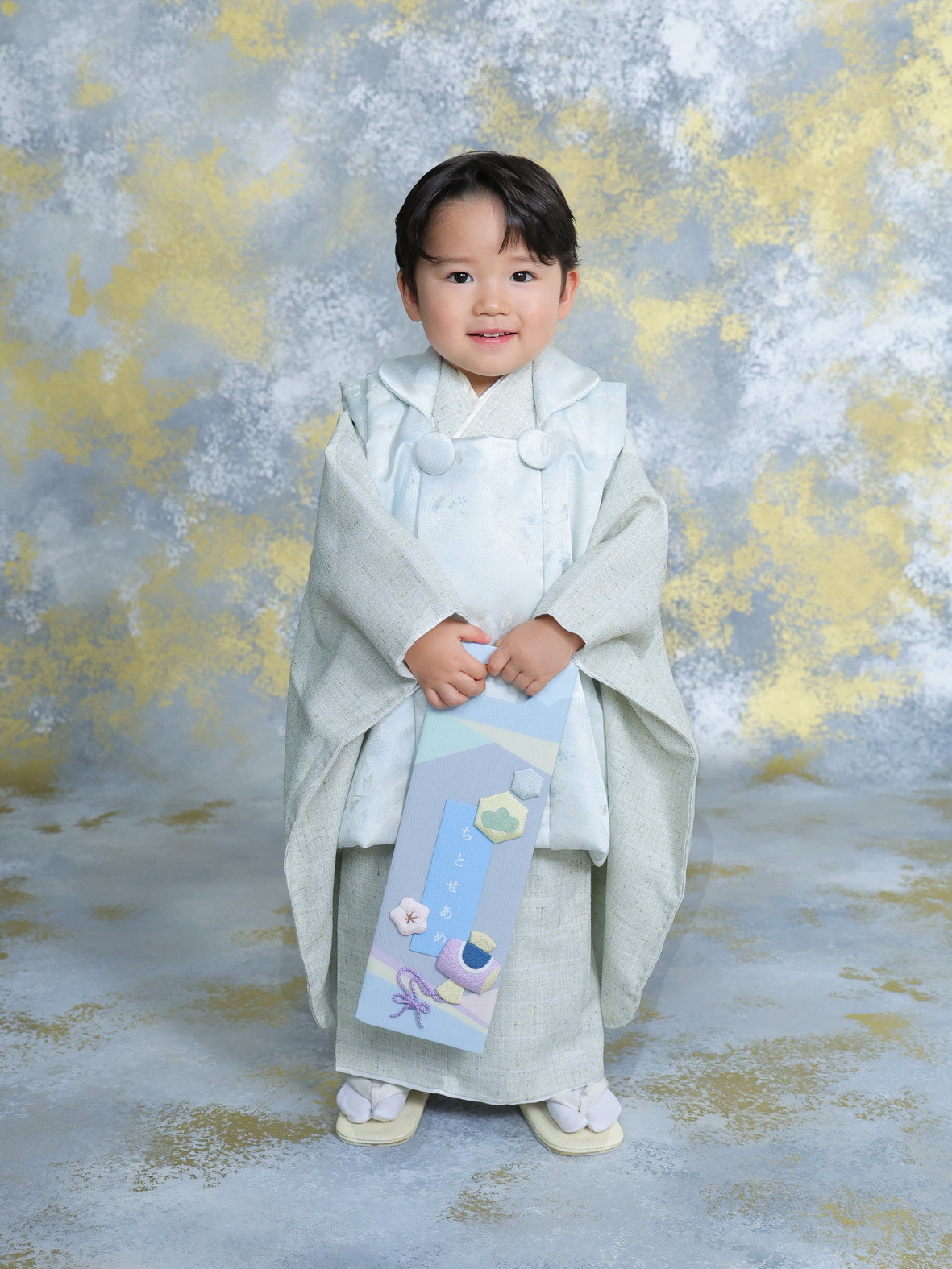 七五三写真/紫絞り着物の7才女の子