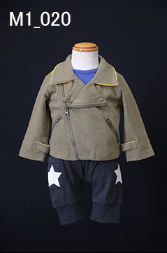ライダースジャケットの1歳男児スーツ