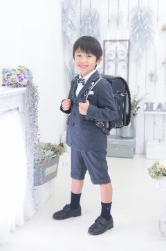 入学記念写真/ランドセル姿の男の子